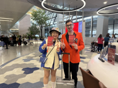 就是通过真假脚色营销亮点、发布趣